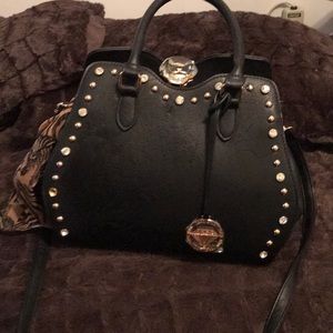 Tracy Lynn purse comes with billfold to match!